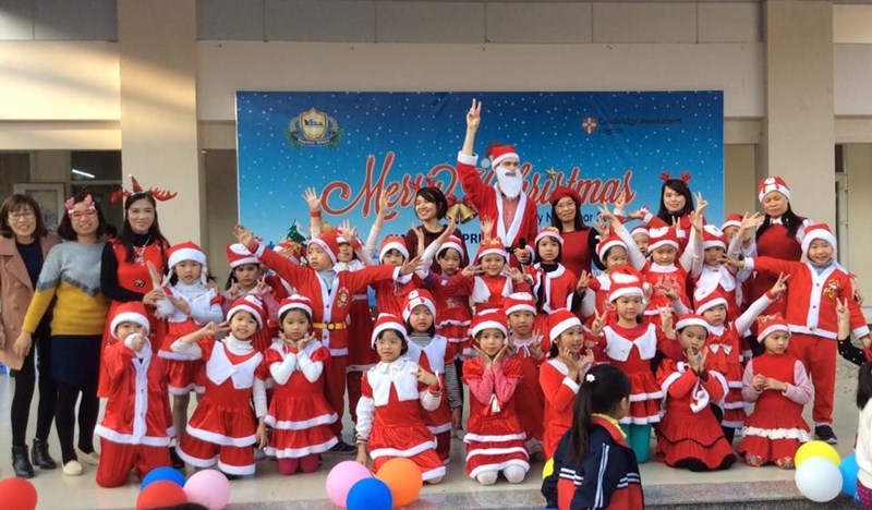 Giáng sinh an lành-ấm áp của cô trò trường Tiểu học Giang Biên!
